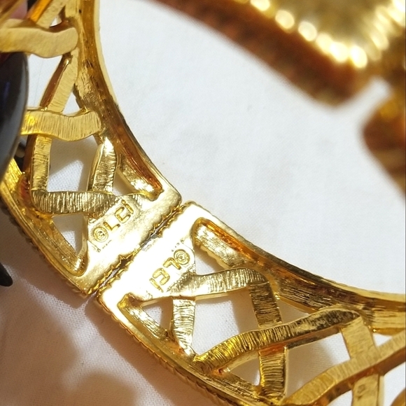 Vintage Liz Claiborne X's Kisses Bangle Bracelet - Picture 3 of 6